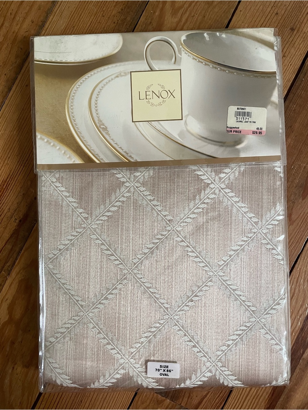 Lenox Laurel Leaf Oval Tablecloth